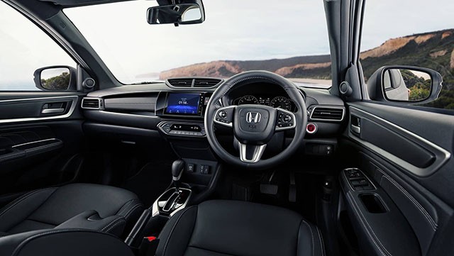 Nội thất của Honda BR-V 2023 tương đối đơn giản như các dòng xe MPV bình dân khác và không gian ở mức đủ dùng.