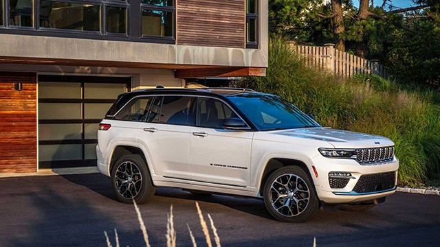 Jeep Grand Cherokee là mẫu SUV được yêu thích khi có nhiều phiên bản để lựa chọn.