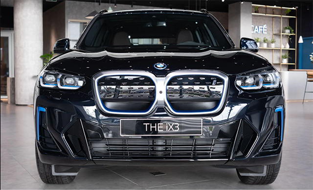 BMW iX3 sử dụng công nghệ đèn Laserlight cho khả năng chiếu sáng hiệu quả.