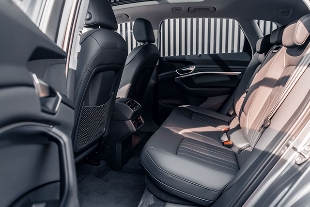 Audi e-tron SUV nổi bật hơn đối thủ nhờ không gian hàng ghế sau rộng rãi