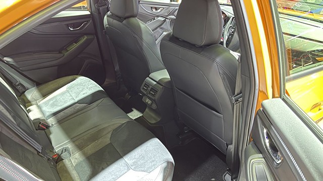 Không gian ghế sau Subaru WRX được trang bị thêm cửa gió điều hòa giúp người dùng tận hưởng sự thoải mái.