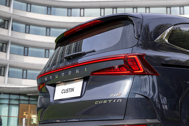 So sánh các phiên bản Hyundai Custin có gì khác biệt: Nên chọn bản nào?