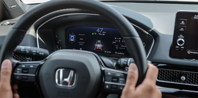 Honda Civic được trang bị gói an toàn Honda Sensing với những tính năng hiện đại, nâng cao trải nghiệm người dùng.