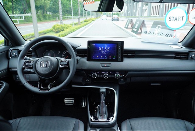 Honda HR-V sở hữu không gian khoang nội thất với nhiều nâng cấp về thiết kế thẩm mỹ, tiện nghi bổ sung.
