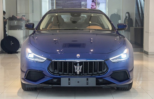 Maserati Ghibli Hybrid đời mới.