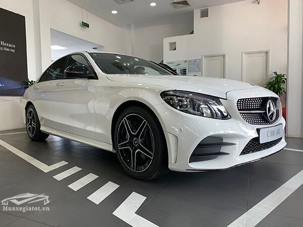 Chênh nhau 600 triệu C180 AMG khác gì C300 AMG?