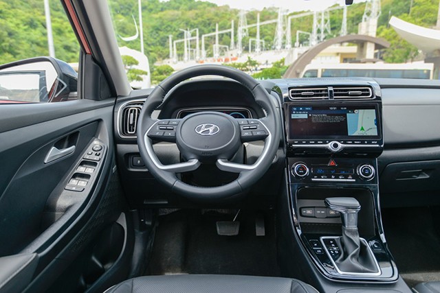Nội thất xe Hyundai Creta có thiết kế giống Tucson đầy hiện đại với những tiện nghi đắt giá mang đến trải nghiệm tốt cho người dùng.