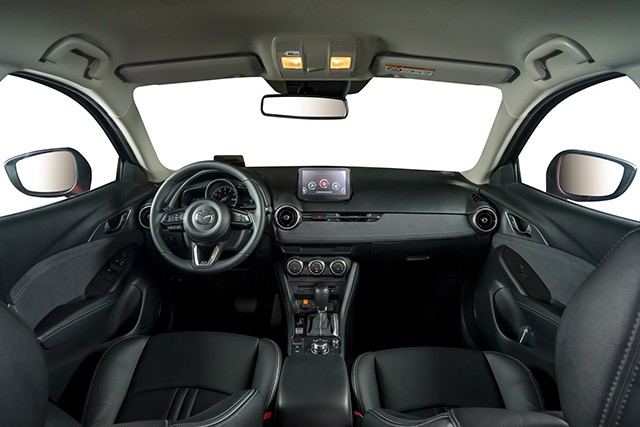 Khi vào nội thất Mazda CX-3 người dùng cảm nhận được sự hiện đại với nhiều tiện nghi tốt trong tầm giá.