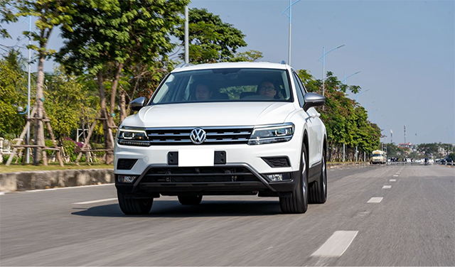 So sánh Skoda Kodiaq với Volkswagen Tiguan: Chênh nhau nửa tỷ đồng và đâu là xe đáng chọn?