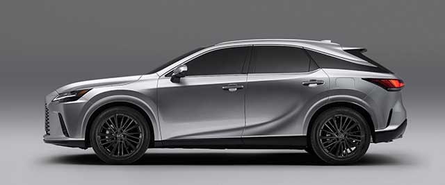 Bộ mâm trên Lexus RX 350 Luxury cũng nhỉnh hơn đối thủ, khi có kích thước 21 inch