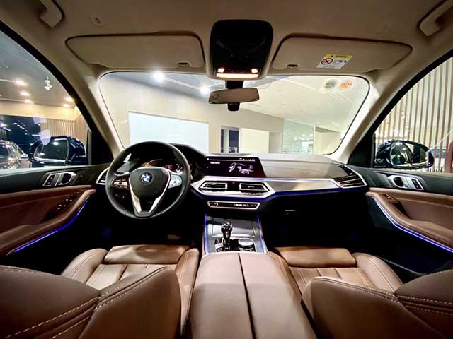 BMW X5 xLine mang đến một không gian nội thất rộng rãi và tiện nghi