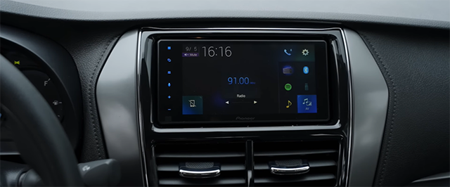 Toyota Vios 2023 E MT và E CVT duy trì màn hình cũ là chi tiết đáng tiếc với nhiều người dùng.