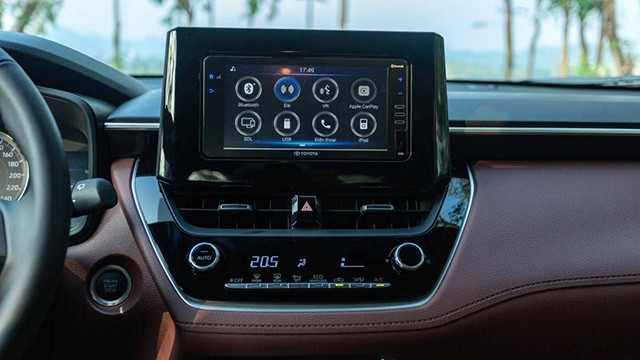 Toyota Corolla Cross G 2023 vẫn sở hữu nhiều tiện nghi đáng kể như điều hòa tự động, màn hình giải trí 7 inch.