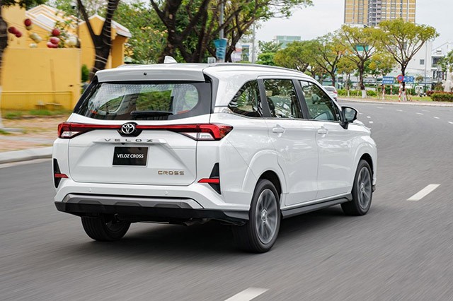 Toyota Veloz Cross 2023 vận hành tốt ở nội đô.