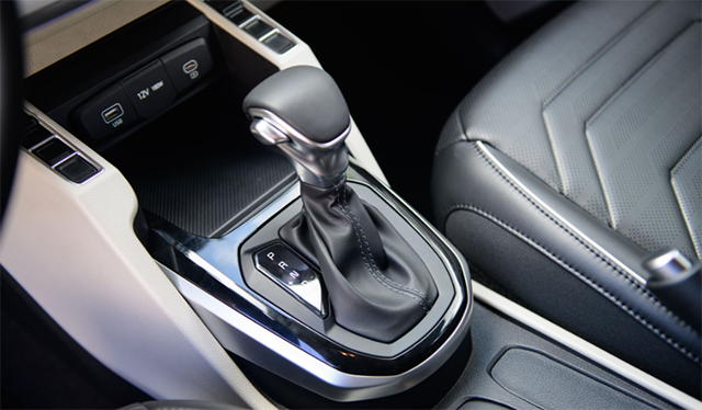 Kia Carens Luxury 2023 có công suất động cơ lớn hơn đối thủ.