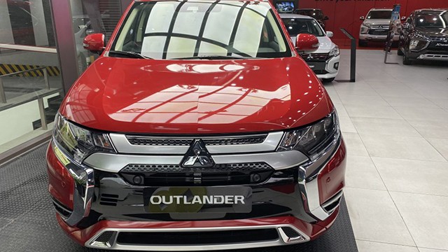 Đầu xe Mitsubishi Outlander 2.0 CVT 2023.