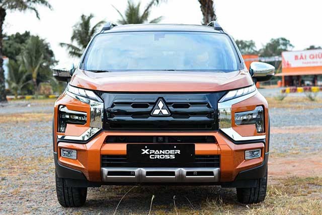 Điểm khác biệt của Mitsubishi Xpander Cross 2023 so với bản Xander AT Premium đến từ phần bodykit cứng cáp hơn.