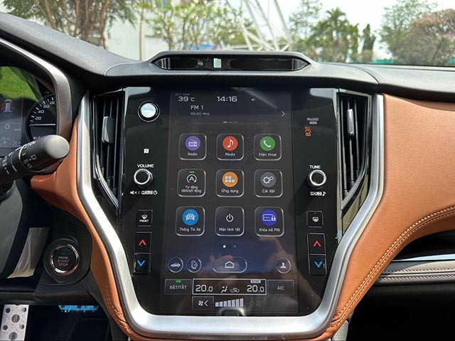 Subaru Outback 2023 sử dụng màn hình giải trí 11,6 inch đặt dọc có thể kết nối Apple CarPlay & Android Auto. 