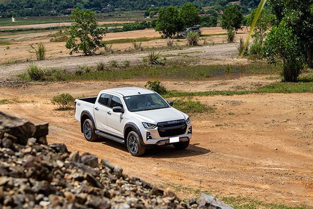 Isuzu D-Max dù là xe bán tải có doanh số ấn tượng ở Thái Lan, nhưng lại là xe ế nhất Việt Nam.