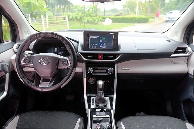 Toyota Veloz Cross CVT có không gian nội thất với nhiều trang bị tiện nghi tốt hơn giúp người dùng cảm nhận sự hiện đại.