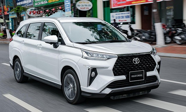 Toyota Veloz Cross có mức tiêu thụ nhiên liệu tốt cùng vẻ ngoài trẻ trung, nội thất rộng rãi.Những mẫu xe 5 và 7 chỗ chạy dịch vụ tốt nhất 2023