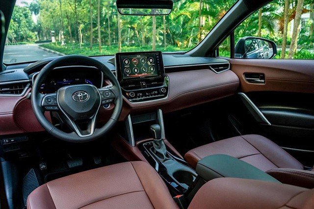 Toyota Corolla Cross với thiết kế trẻ trung, hiện đại và mức tiêu hao nhiên liệu tốt nhất phân khúc hiện nay.